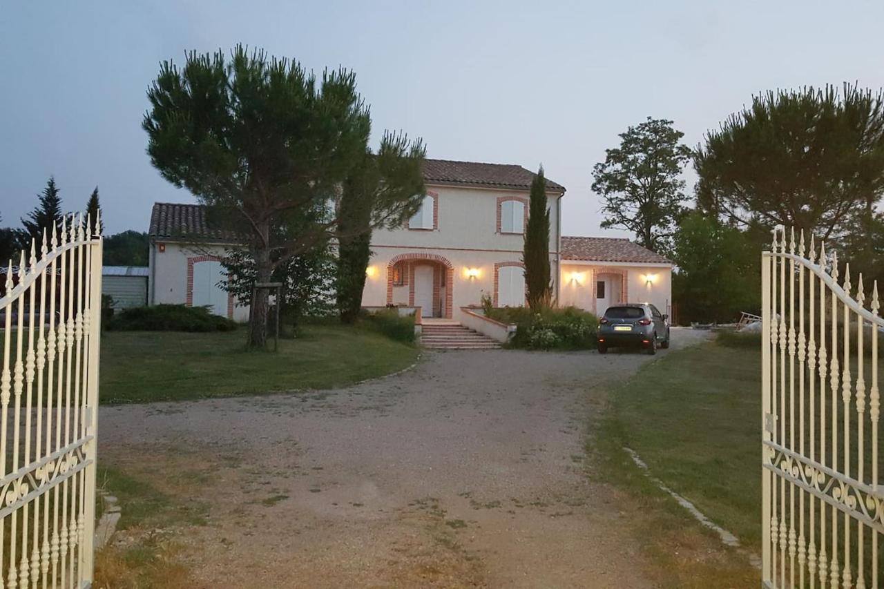 Logement Avec Piscine, Classe 3 Etoiles, De 42 M2 Tout Confort Au Calme Pour Un Couple Cahuzac-sur-Vère エクステリア 写真